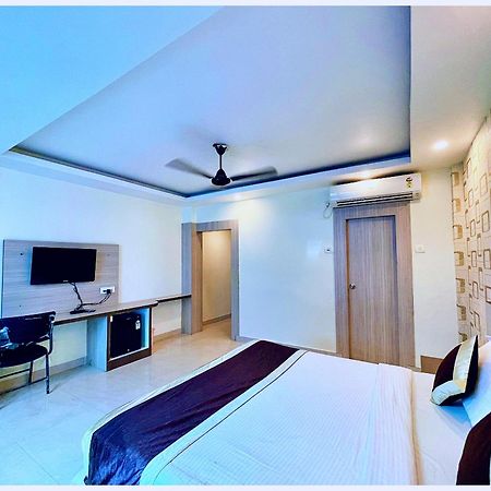 Hotel Aparna Grand Near Ram Janam Bhoomi And Temple - Fully Air Conditioned - Free Wifi Available - Best Budget Hotel In Ayodhya Zewnętrze zdjęcie